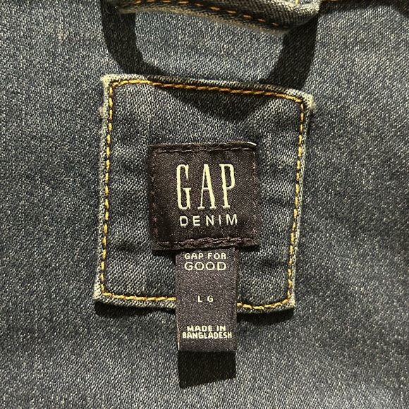 Teen girl jean jacket from the GAP. - Picture 3 of 4